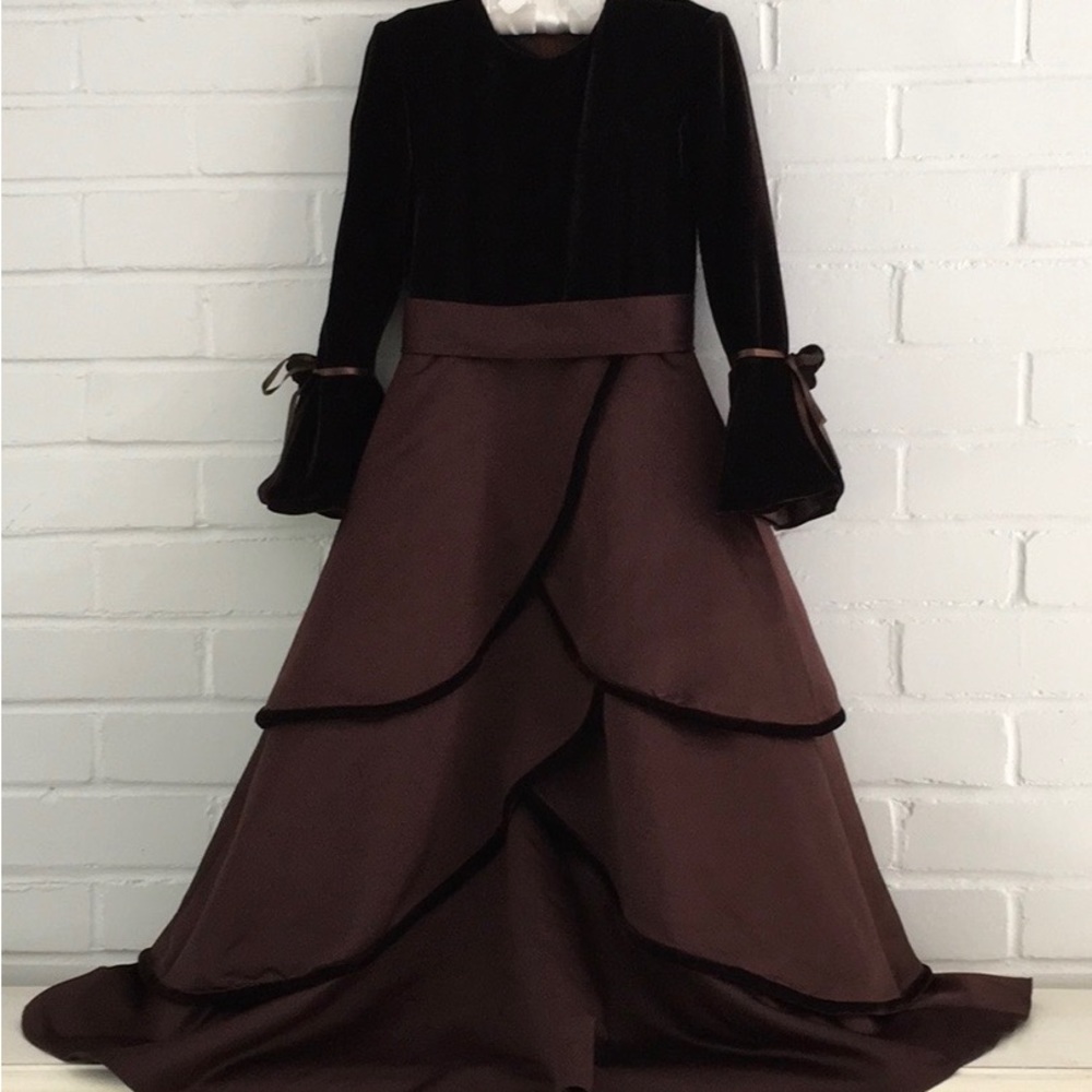 Brown Velvet Full-Length Fancy Special Occasion Flower Girl Dress Size 4